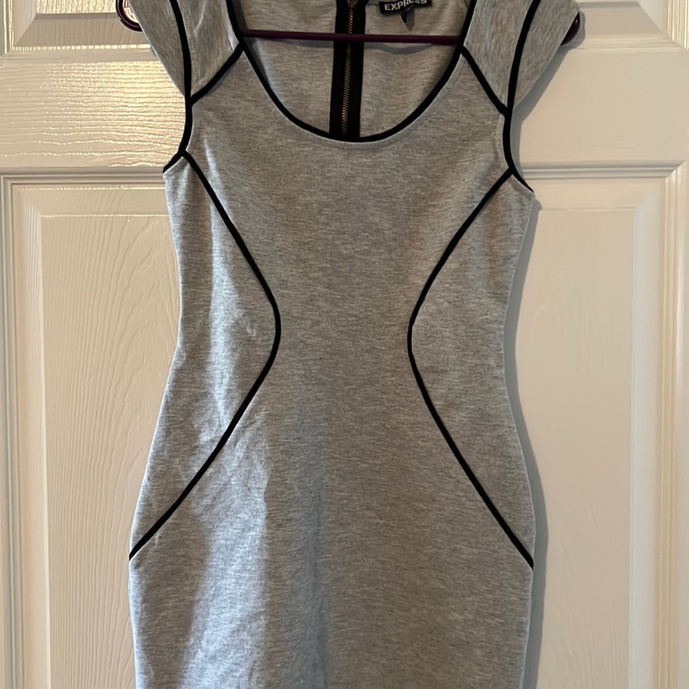 Express body con fitted S short gray dress with black piping